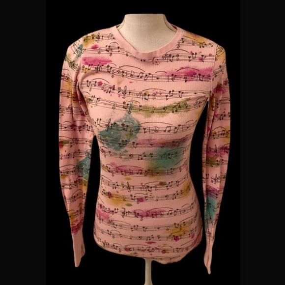 dELiA*s Tops - Musically Inspired Delia’s Top with Thumb Holes